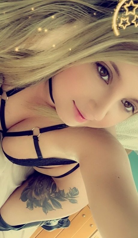 Candykissxo star exclusive pics