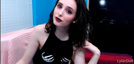 LylacDoll pornstar naked photos