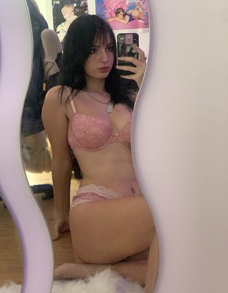 _carlaperezz sexy model picture