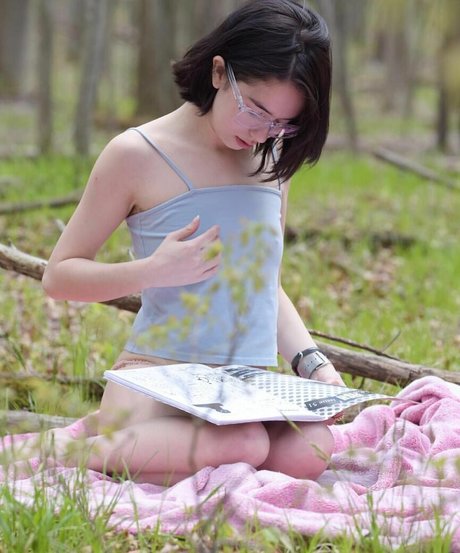 Mia Kerin model naked photo