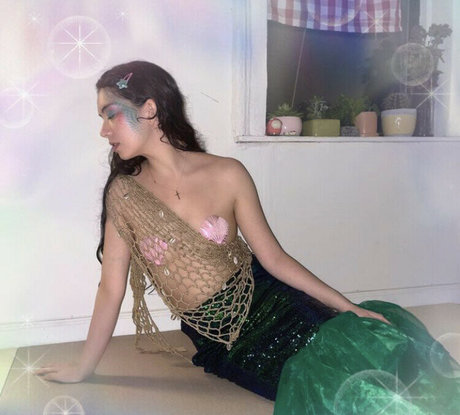 Mia Kerin model photos