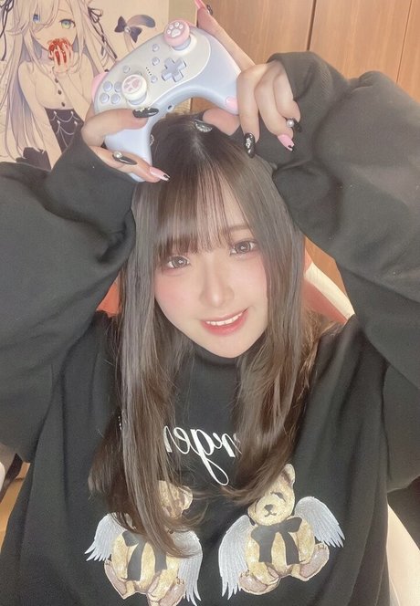 Yui Hiiragi nude model pics