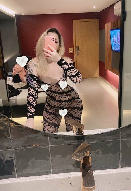 Kahsanoni sexy star pic