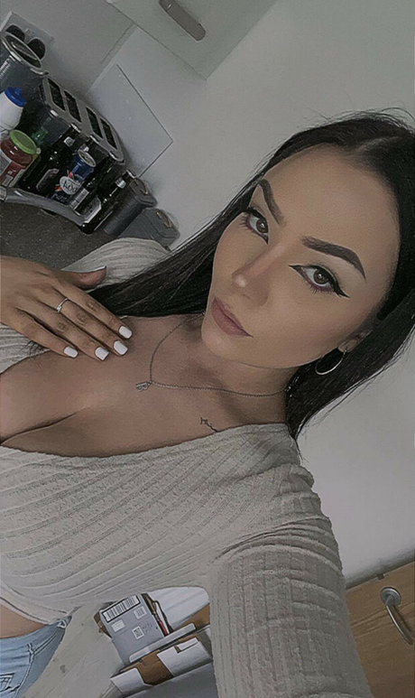 k hh23 model hot photos