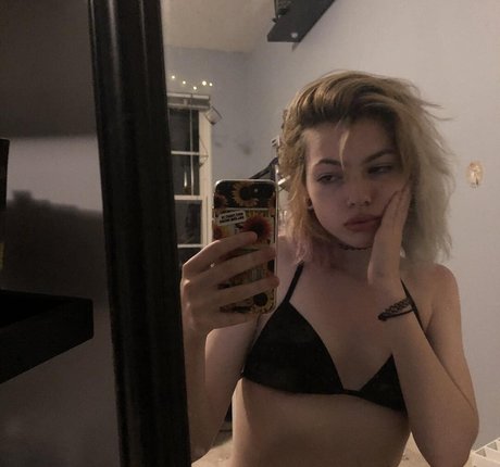 Snottea model nude archive