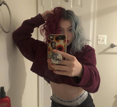 Snottea pornstar naked pic