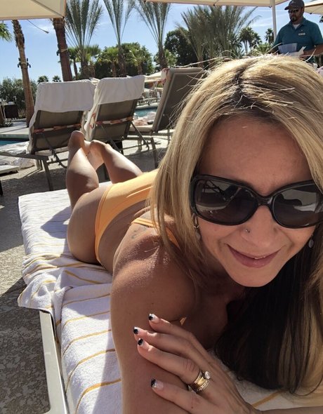 ainsleedivine sexy pornstar pics