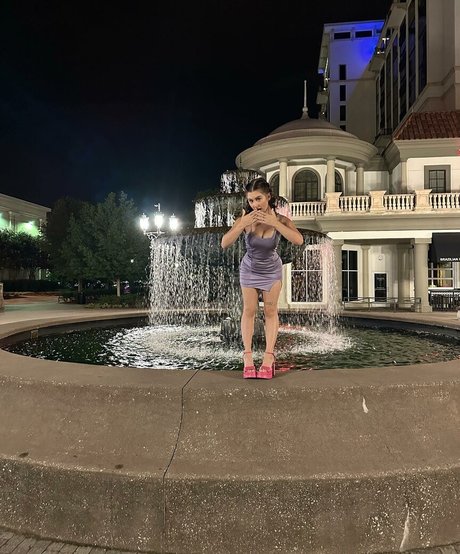 okokchanel model erotic image