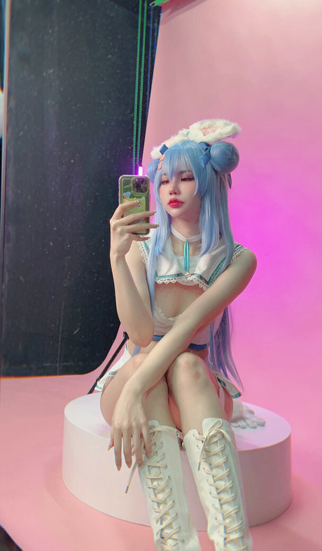 Tako Chan sexy actress pics