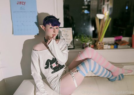 enbyjupiterfree naked model photos