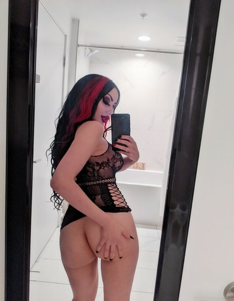 Dani Divine model nudes picture