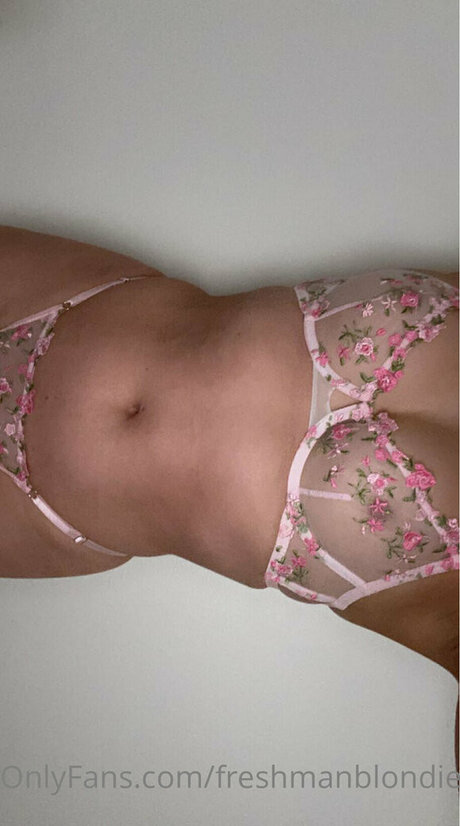 freshmanblondie18 model xxx images