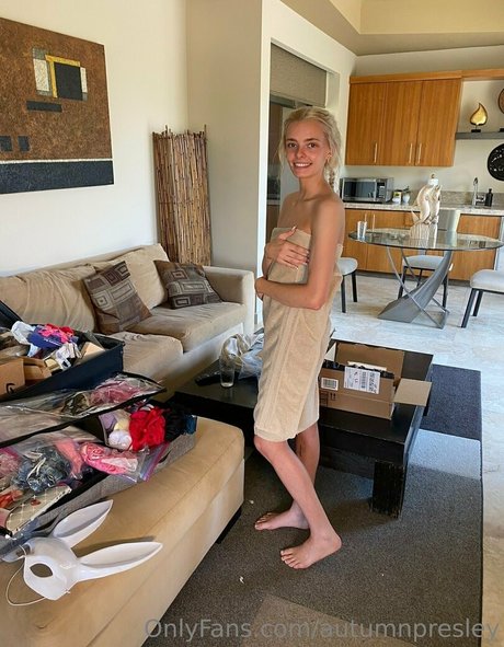 autumnpresley model top image
