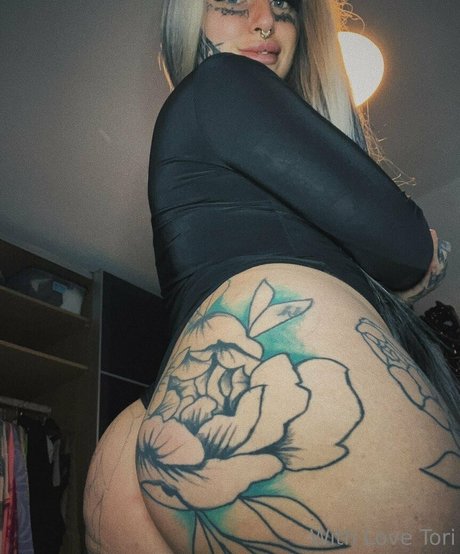 withlove tori model top img