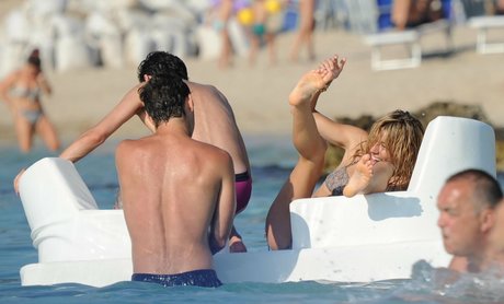 Sienna Miller art model images