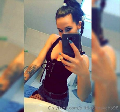 alittlebitpsycho98 nude star picture