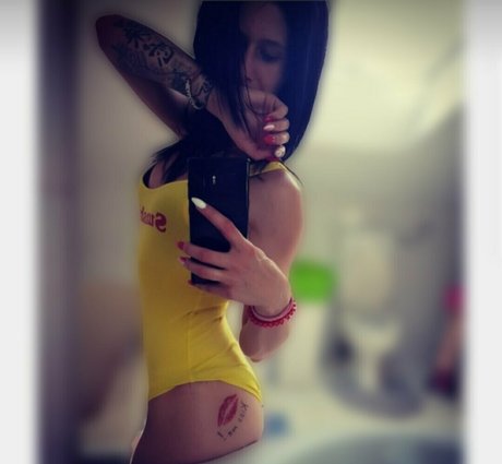 alittlebitpsycho98 model best picture