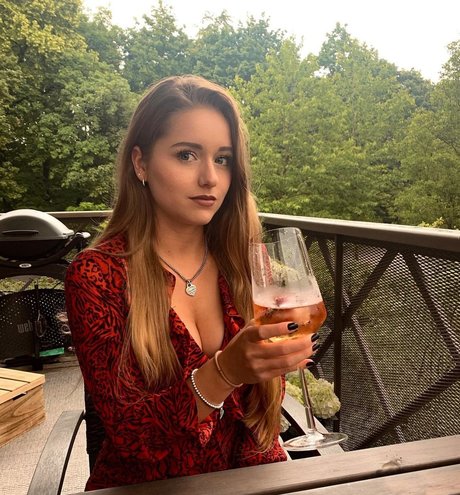 melaniehfl model sexy pic