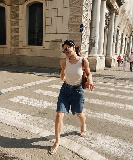 Anne Whisper model beautiful pics