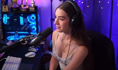 MissMikkaa erotic model image