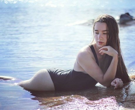 MissMikkaa pretty model img