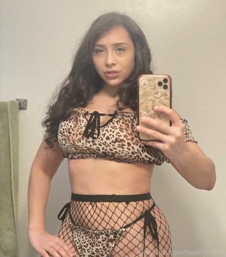 Lilly Hall best star picture