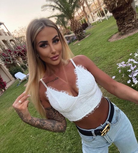 Julia Madaj high quality model img