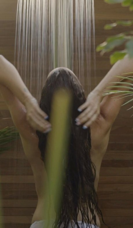 Gal Gvaram adult model pic