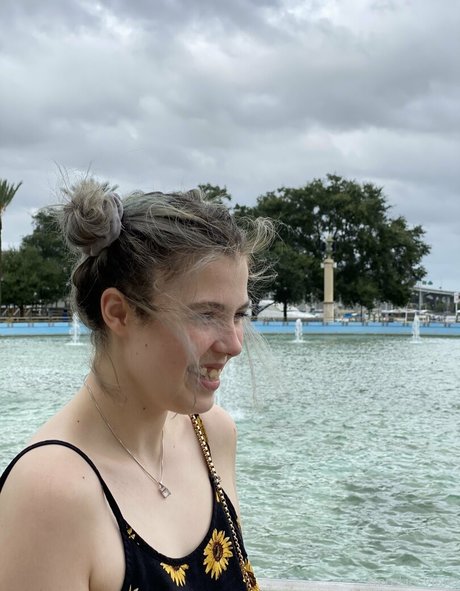 hereliesviolet nude star photos