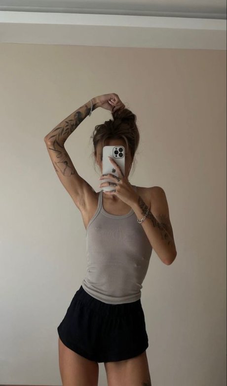 Pelinay Igit adult actress pictures