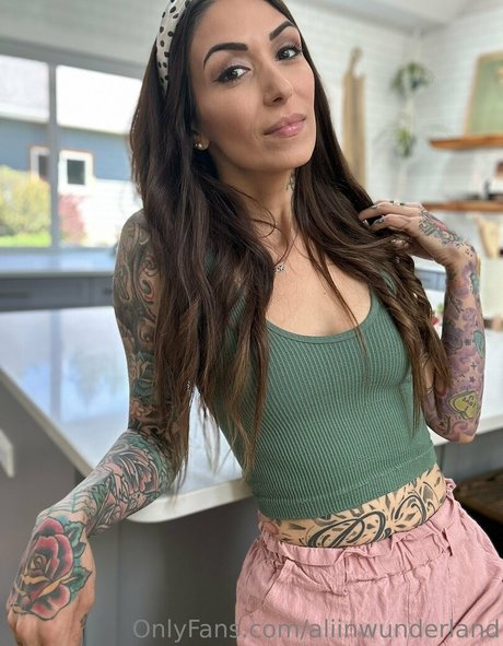 aliinwunderland high quality actress pictures