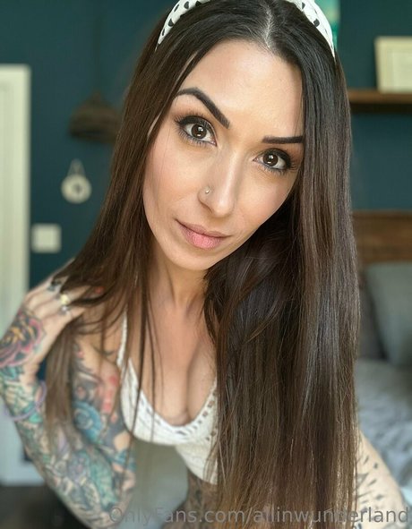 aliinwunderland star adult picture