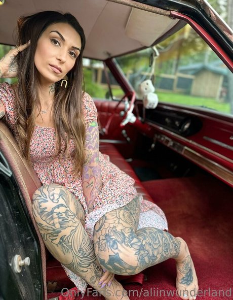 aliinwunderland model xxx galleries
