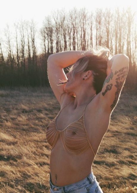 Kylie J Beech exclusive star photo