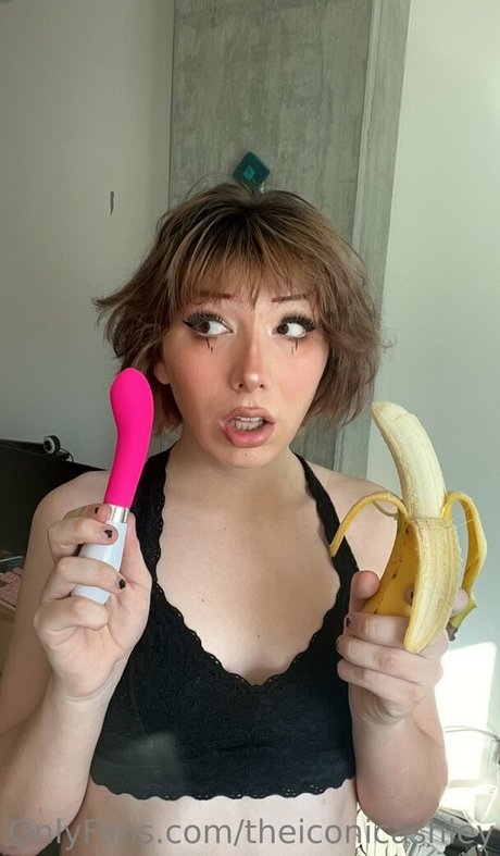 theiconicashley naked model images