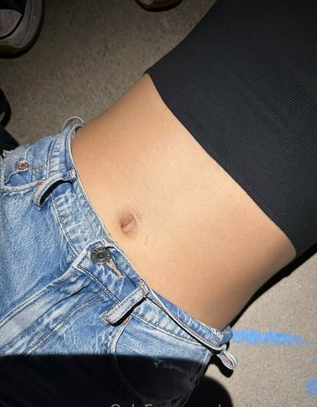 mollymaeve hot model img