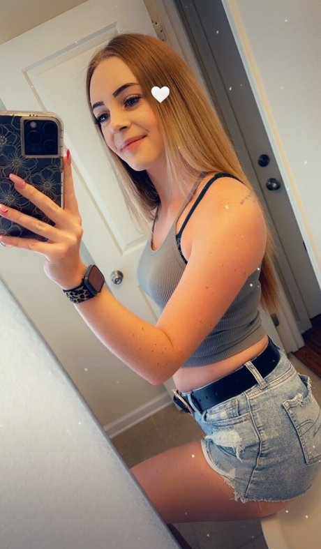 emeraldgrl1 adult model pic