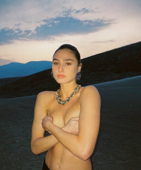 Gal Amir best star photo