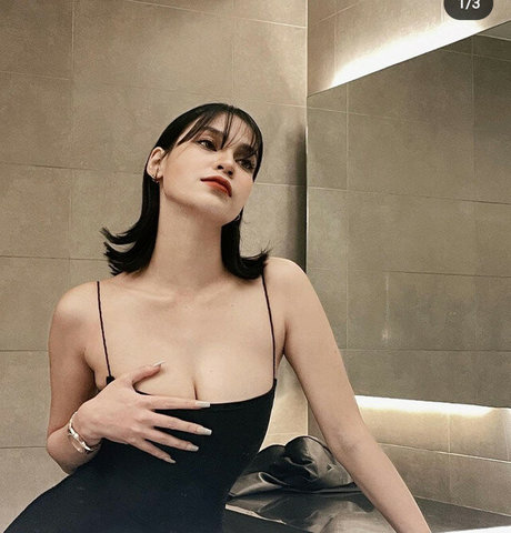 Criselda Alvarez naked model pictures