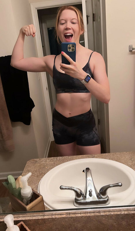 Peachy Noel sex actress gallery