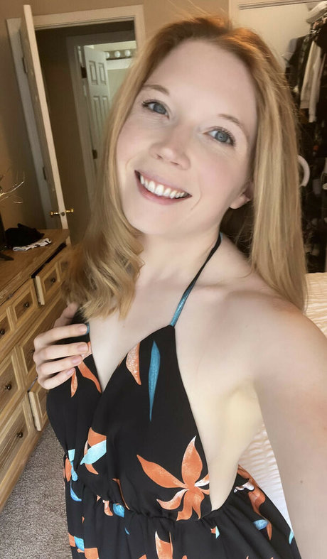 Peachy Noel star exclusive image