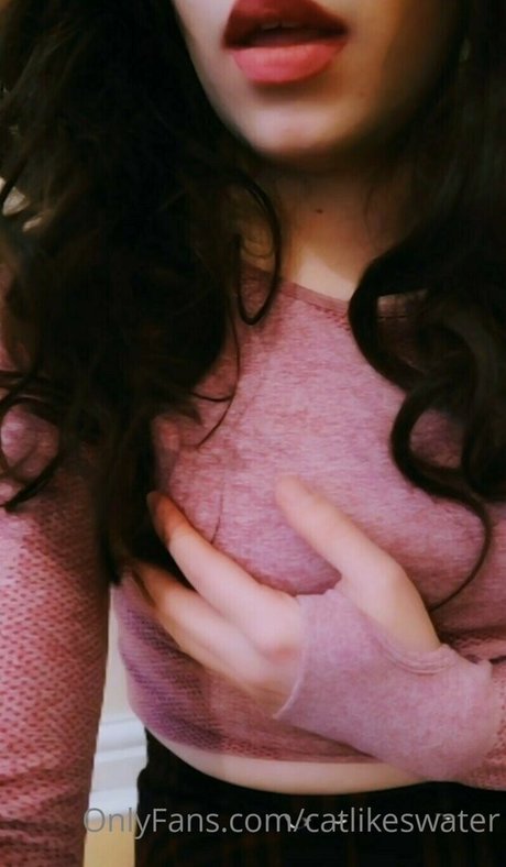 Cat Likes Water exclusive star photos