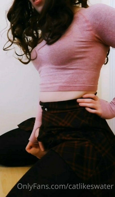 Cat Likes Water model free pictures