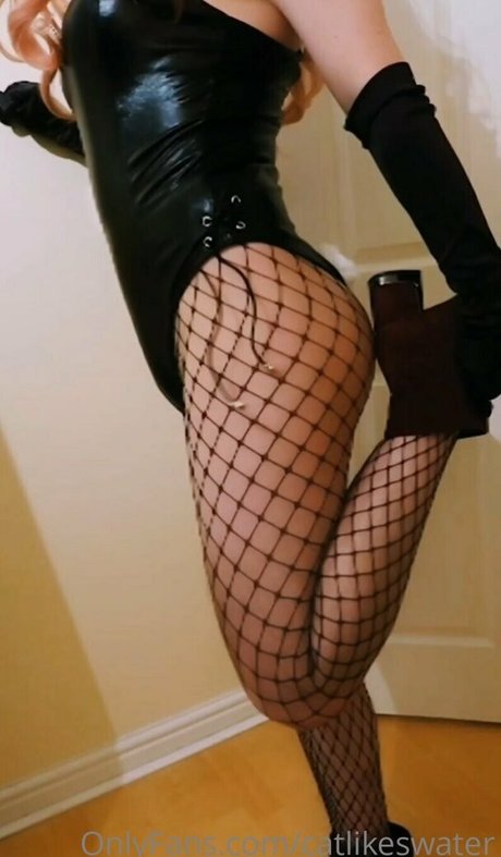 Cat Likes Water nudes actress photo