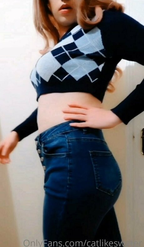 Cat Likes Water hd pornstar gallery