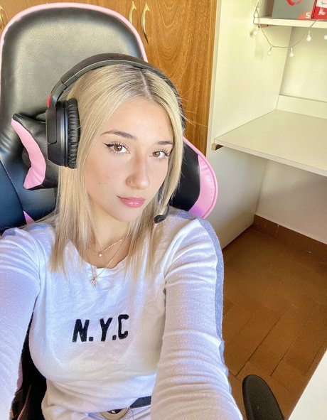 Yami Sanchez model naked pictures