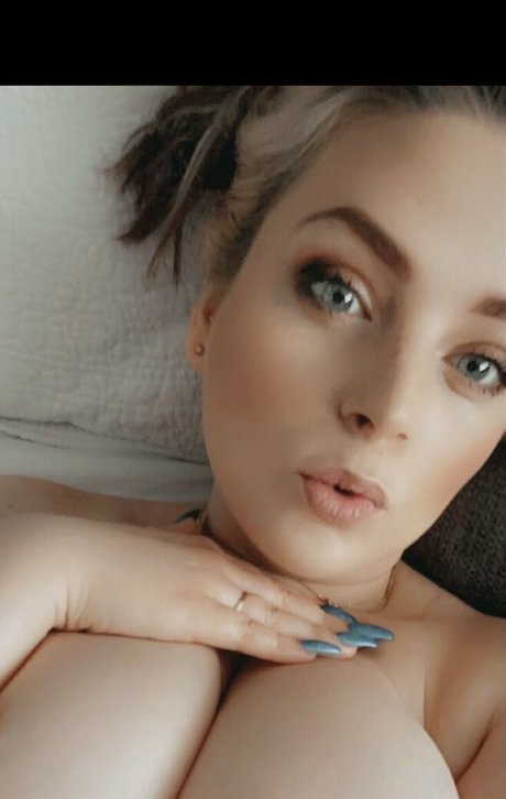 skyemoore star sexy pic