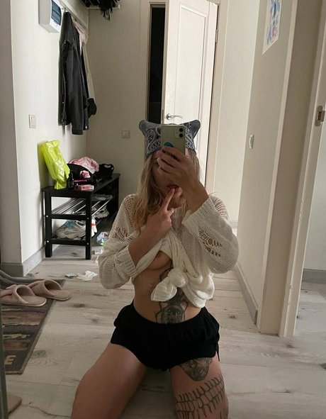 emmmas pretty pornstar image