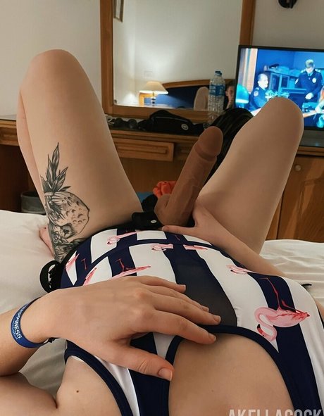 akellacockfree star naked photo