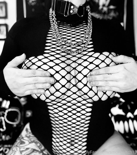 smokewitch13 hot model photo